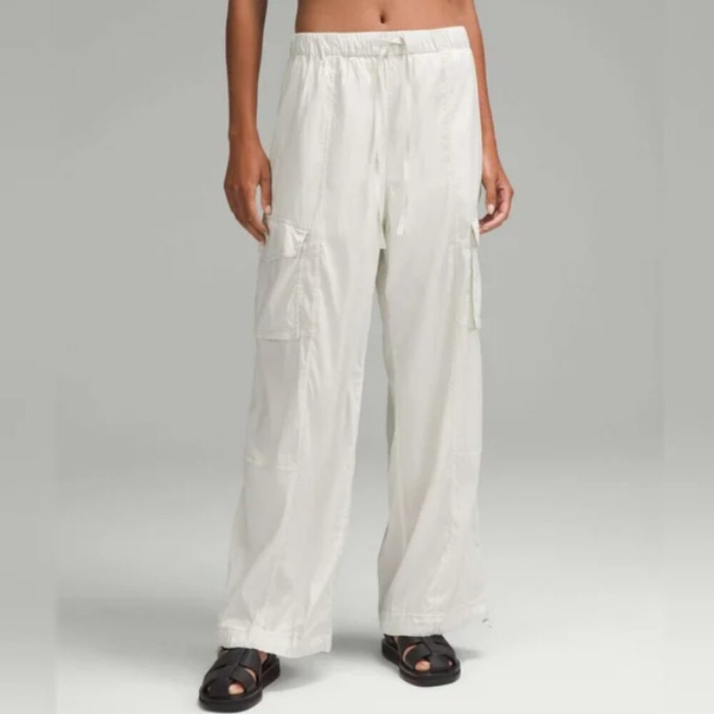 Lululemon Lightweight Adjustable Mid-Rise Cargo Pant Bone White
